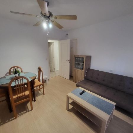 Habitaciones Con Bano Compartido En Bonito Apartamento En Badalona Luaran gambar