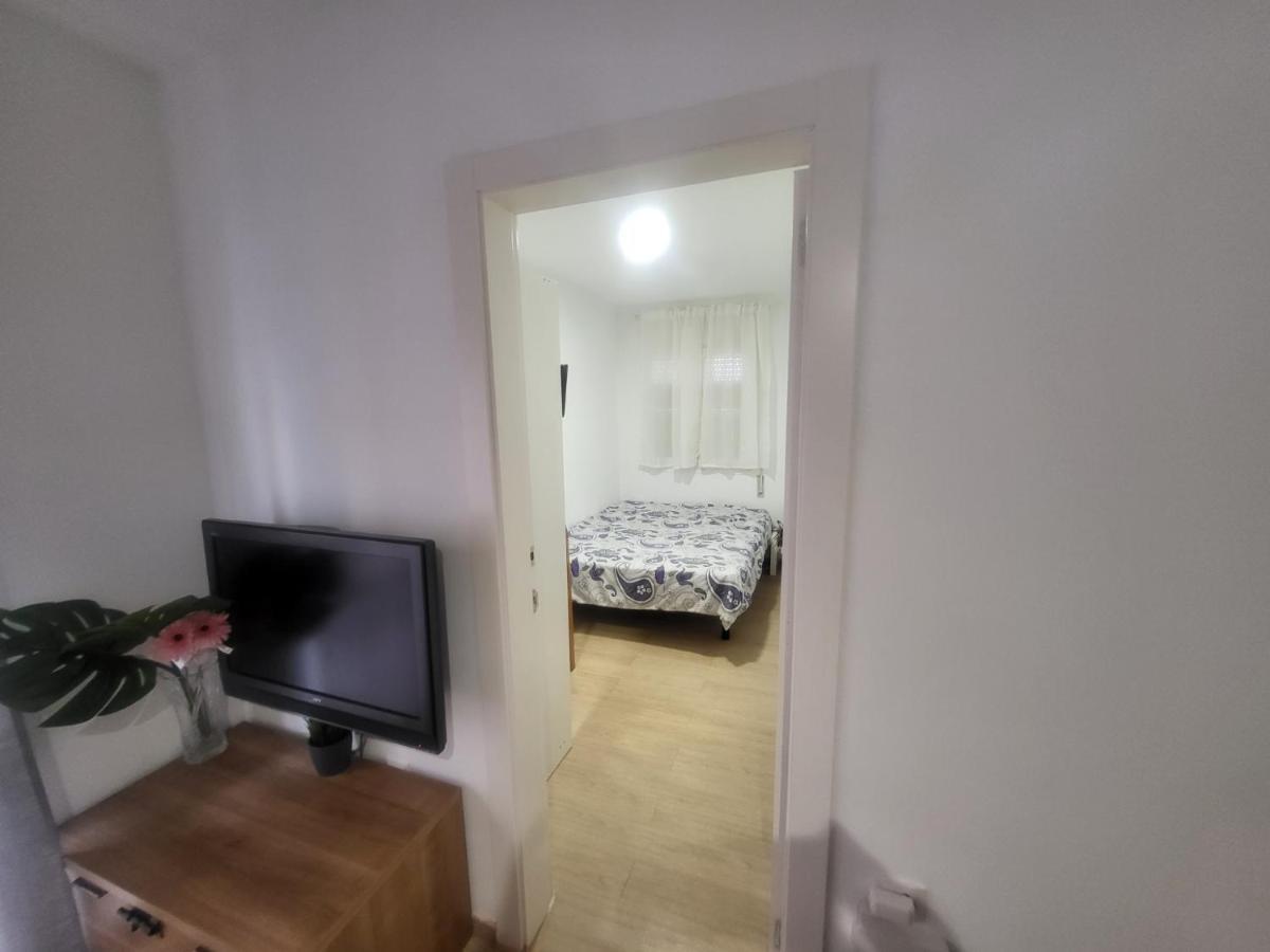 Habitaciones Con Bano Compartido En Bonito Apartamento En Badalona Luaran gambar