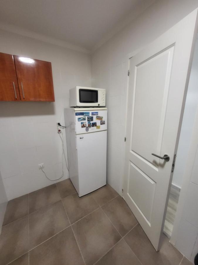 Habitaciones Con Bano Compartido En Bonito Apartamento En Badalona Luaran gambar