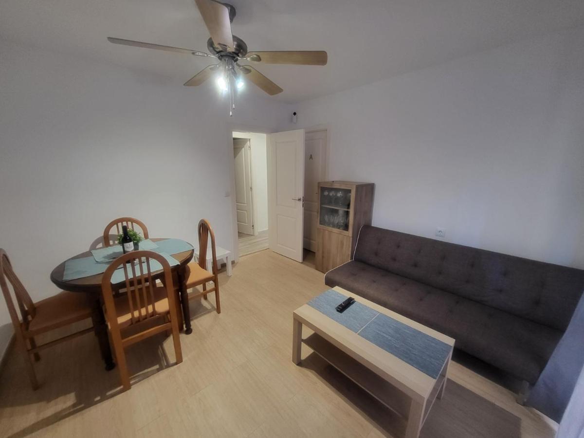 Habitaciones Con Bano Compartido En Bonito Apartamento En Badalona Luaran gambar